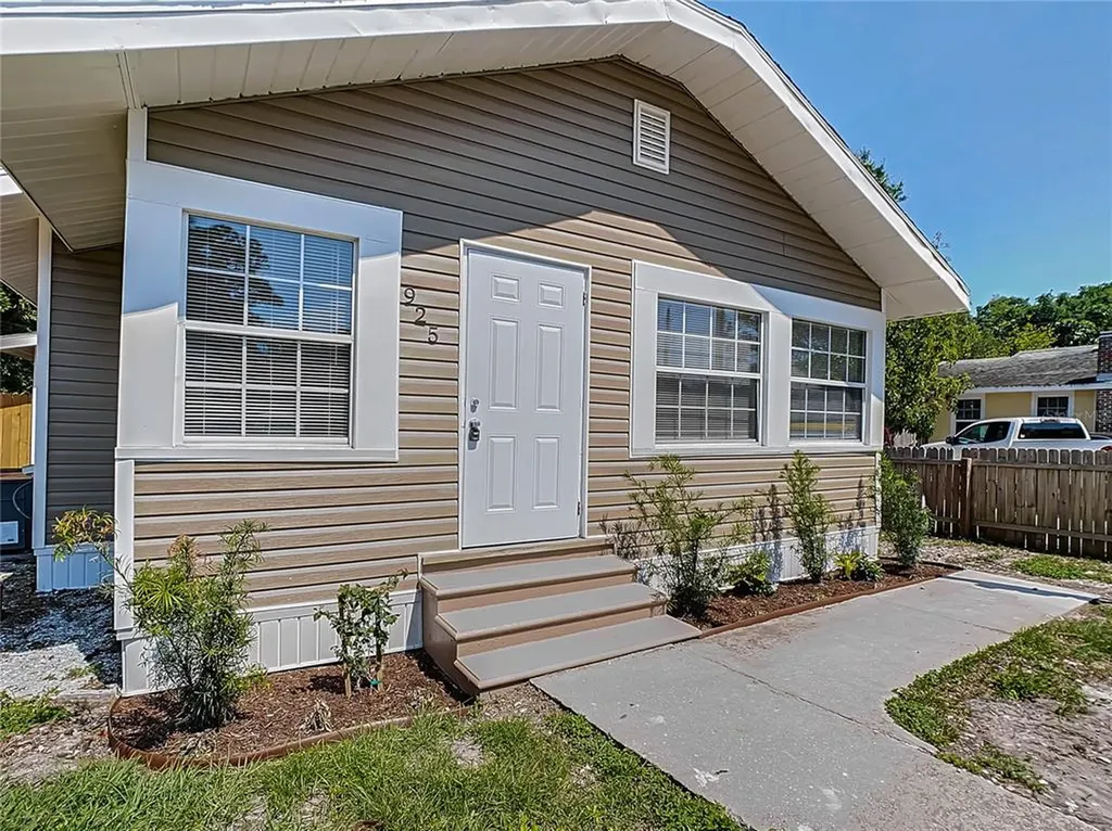925 16th Street W Bradenton FL 34205