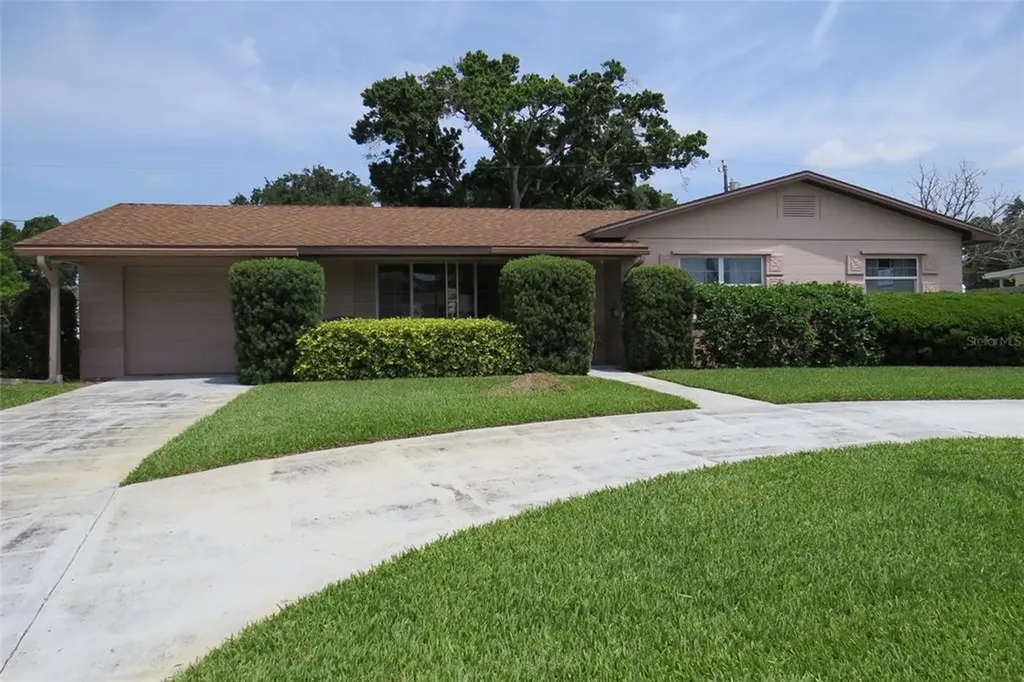 6811 10th Avenue N St Petersburg FL 33710