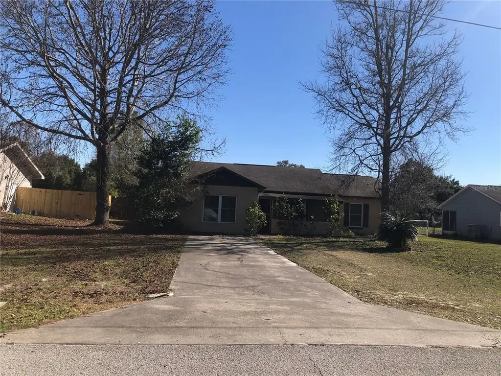 34330 Laralack Avenue Leesburg FL 34788