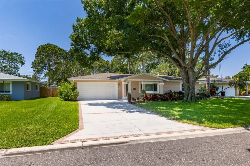 5066 Huntington Street NE St Petersburg FL 33703
