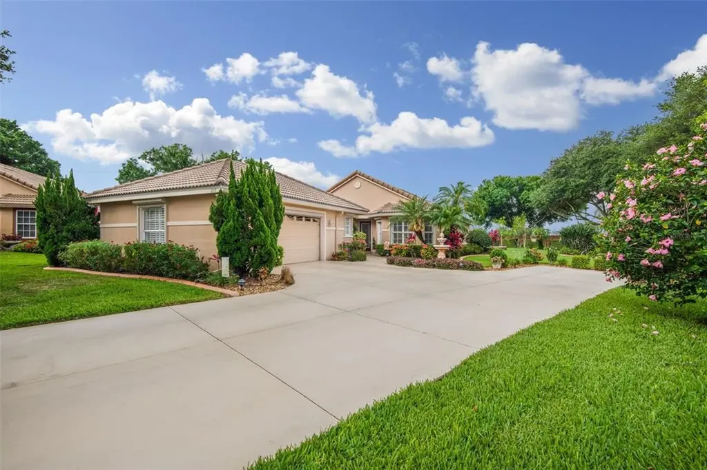 217 Lake Region Boulevard S Winter Haven FL 33881