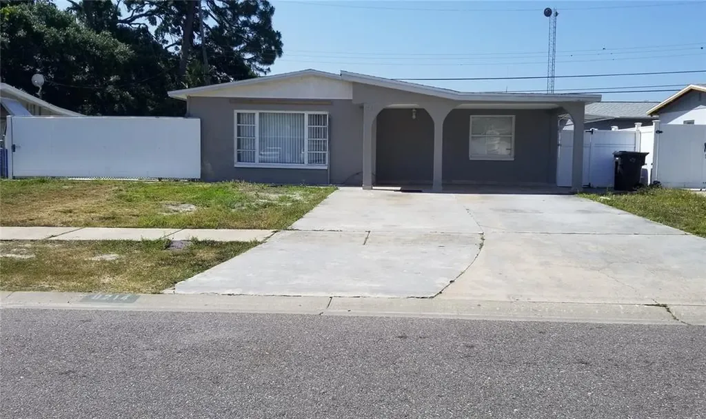 8214 Tanglewood Lane Tampa FL 33615