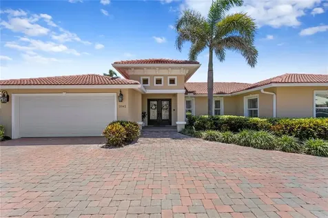 2042 Hawaii Avenue NE St Petersburg FL 33703
