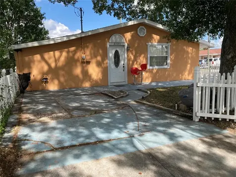 5121 N Jamaica Street Tampa FL 33614