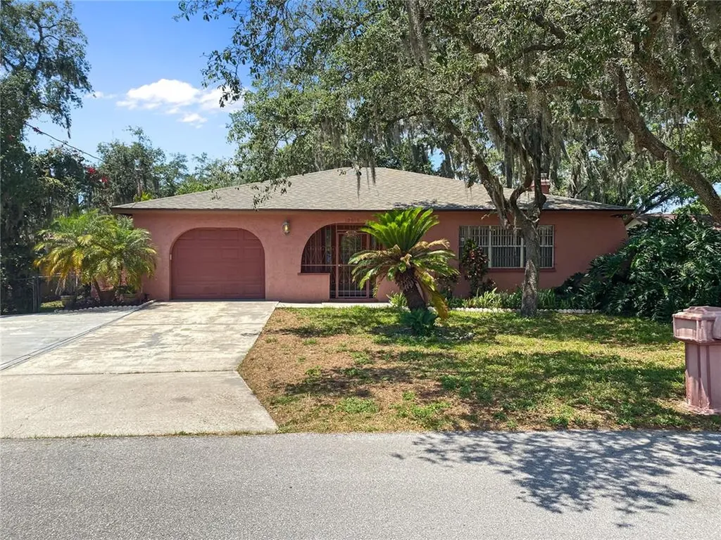 10016 N Hyaleah Road Tampa FL 33617
