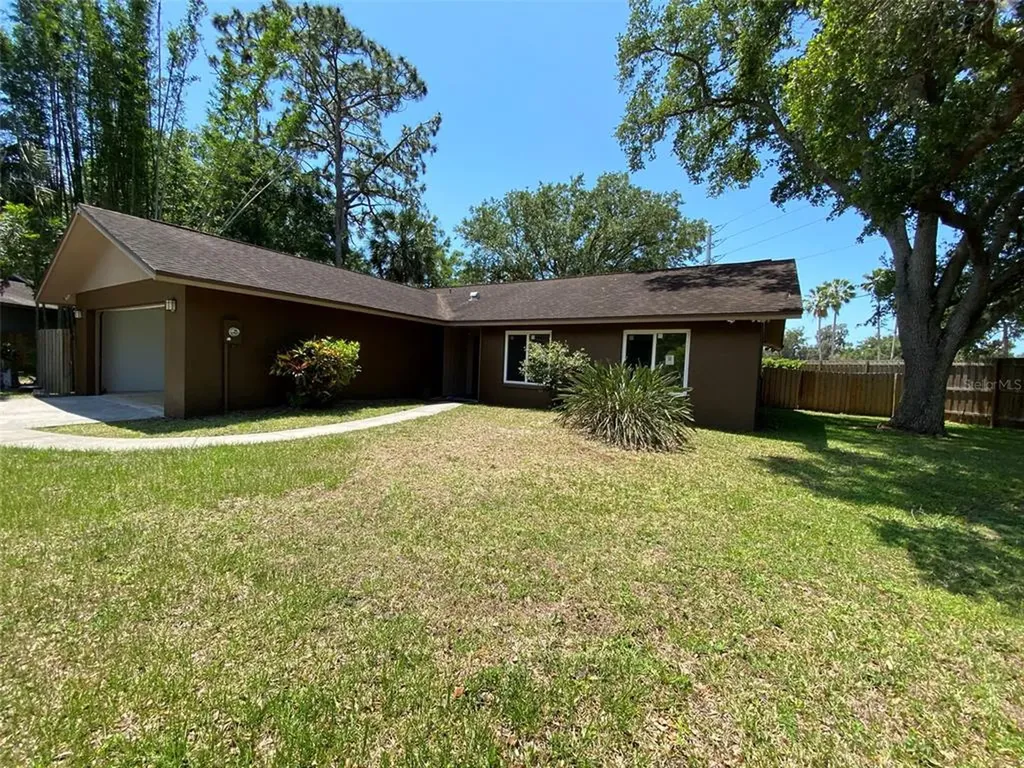 2806 Northwood Circle Sarasota FL 34234