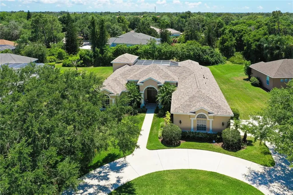 10085 Cherry Hills Avenue Circle Bradenton FL 34202