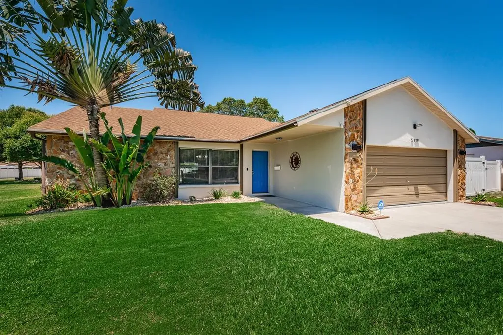 5119 Casilla Way S St Petersburg FL 33712