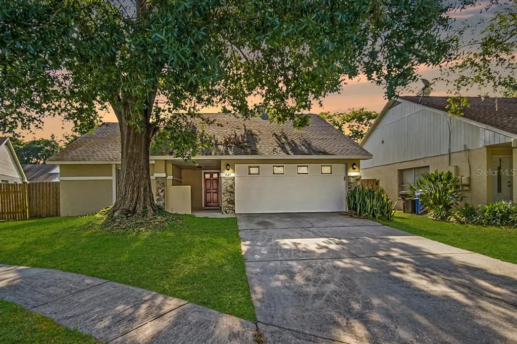 1527 High Knoll Drive Brandon FL 33511