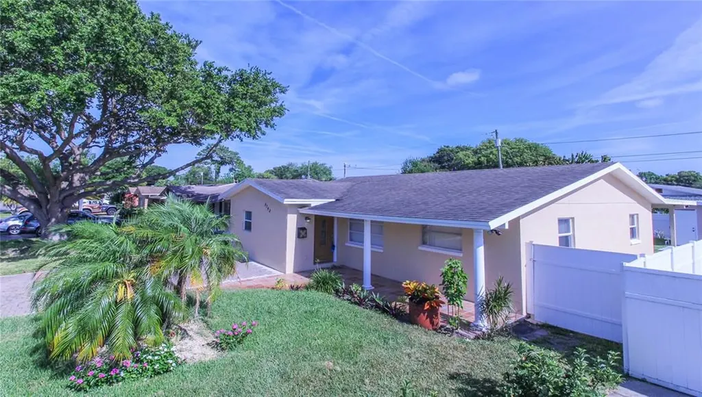 5742 20th Avenue N St Petersburg FL 33710