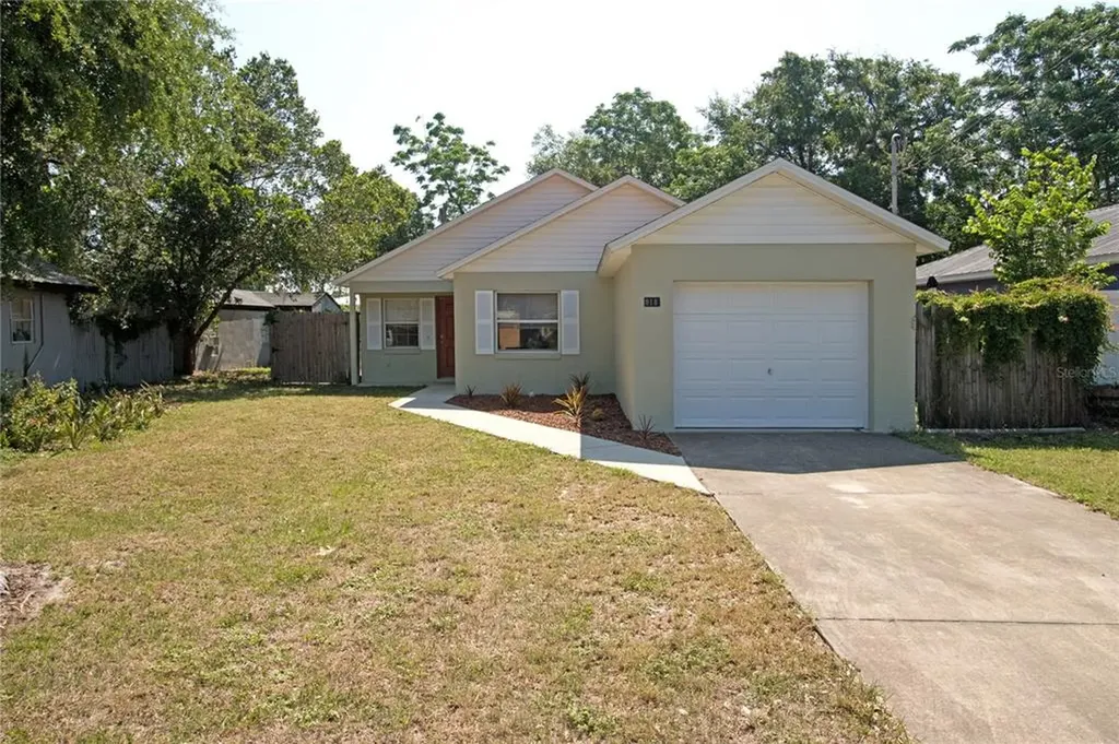 818 N Rockingham Avenue Tavares FL 32778