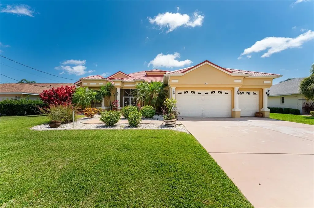 19 Sportsman Lane Rotonda West FL 33947