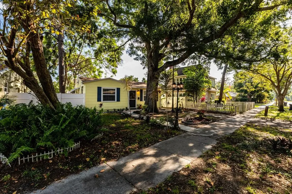 2859 11th Avenue N St Petersburg FL 33713