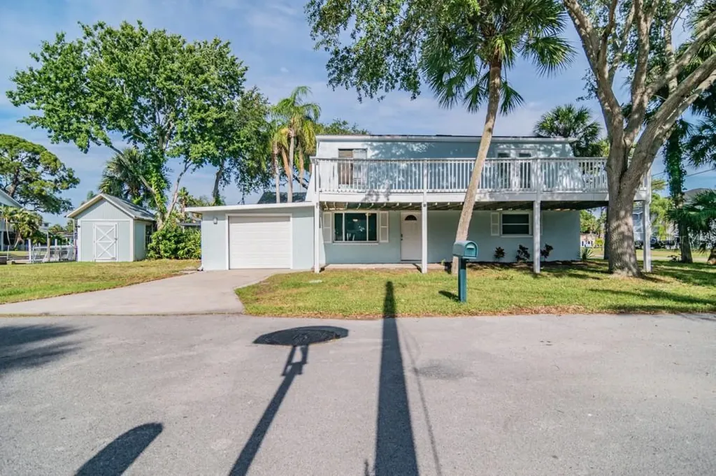 8232 Hayward Lane Port Richey FL 34668