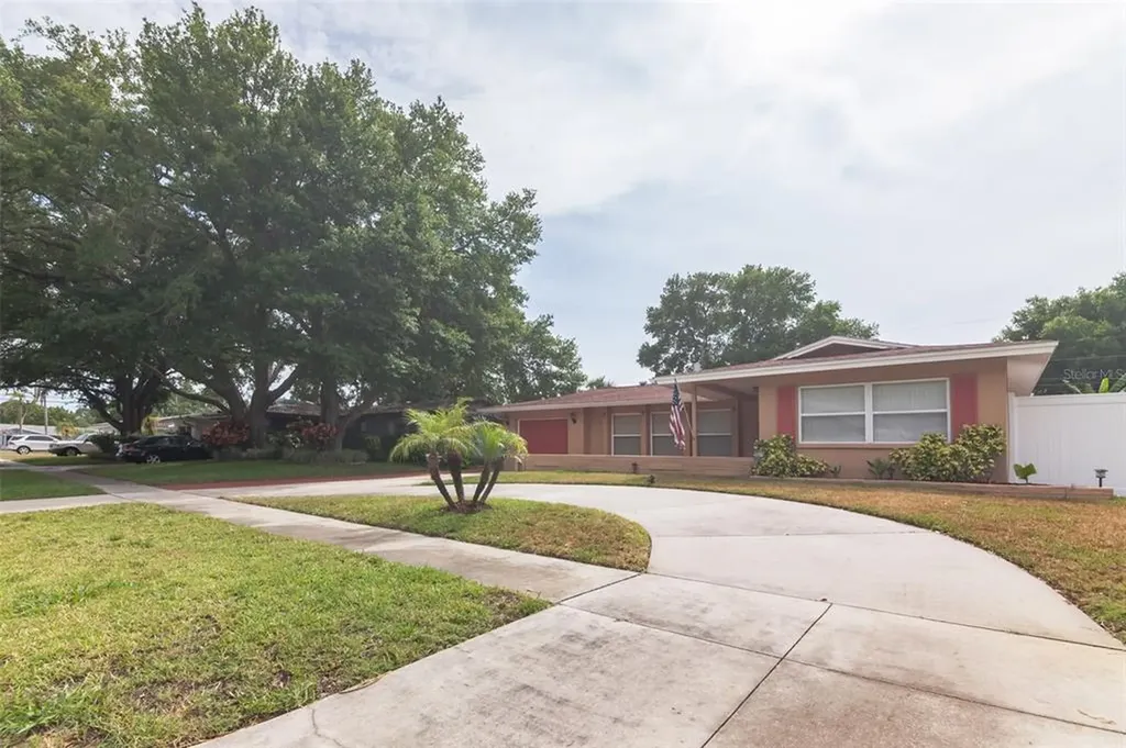 496 Seacrest Drive Largo FL 33771