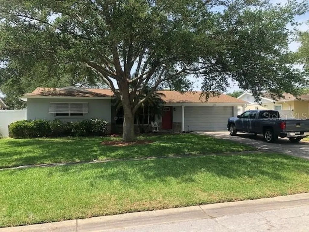 8962 Lakewood Drive Seminole FL 33772