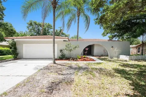 2677 Clubhouse Drive N Clearwater FL 33761