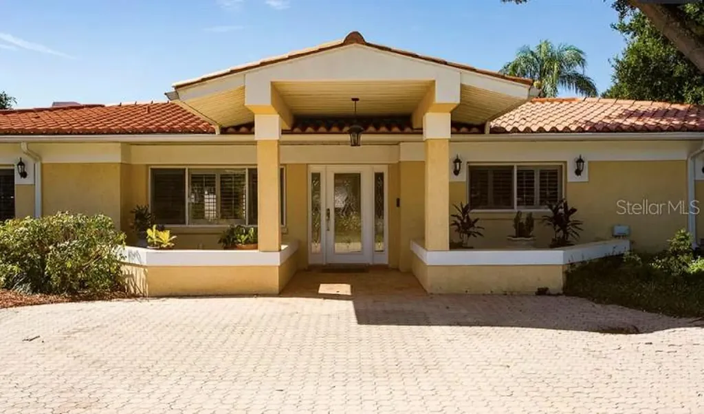 563 W Davis Boulevard Tampa FL 33606