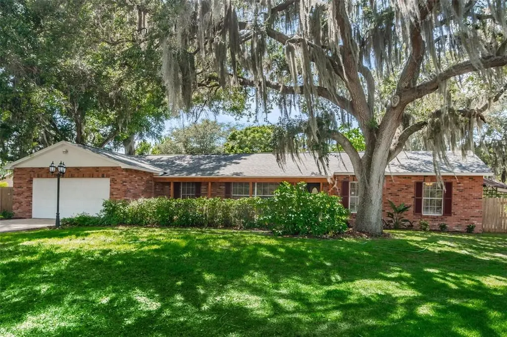 819 Strawberry Lane Brandon FL 33511