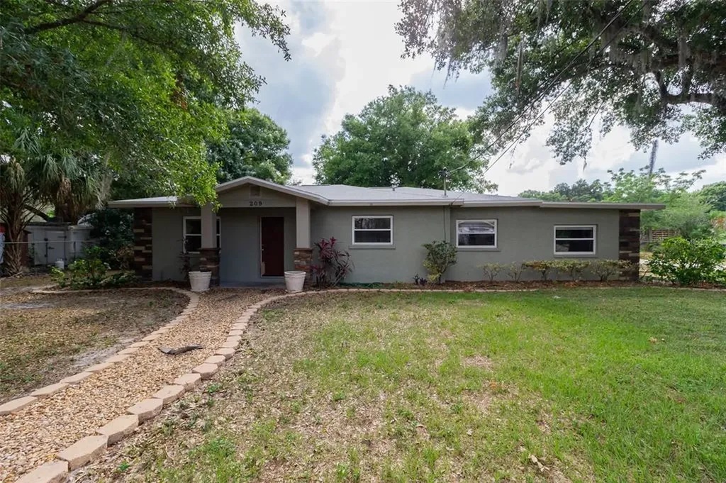209 Herbert Street Auburndale FL 33823