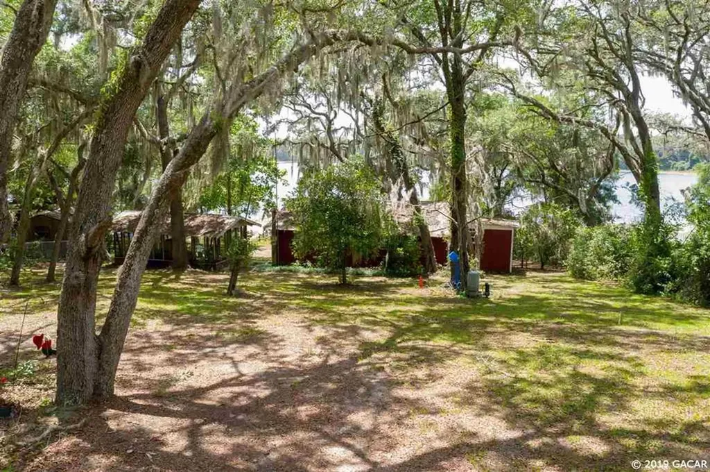 174 Morris Lake Drive Hawthorne FL 32640