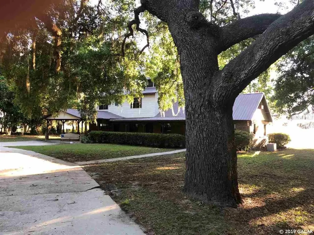 221 Long Lake Road Hawthorne FL 32640