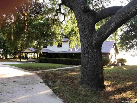 221 Long Lake Road Hawthorne FL 32640