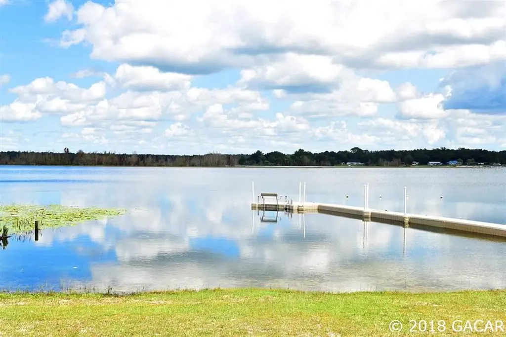 132 E Sunnyside Beach Road Hawthorne FL 32640