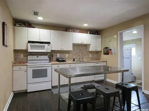 2051 NW 7th Place Gainesville FL 32603