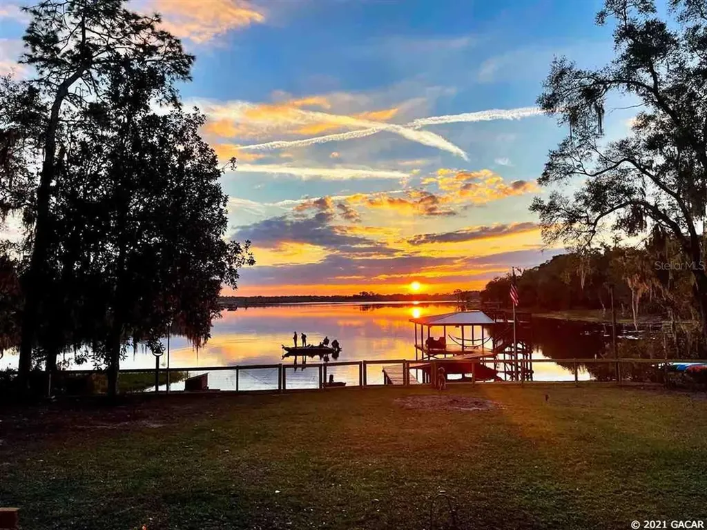 447 N State Road 21 Hawthorne FL 32640