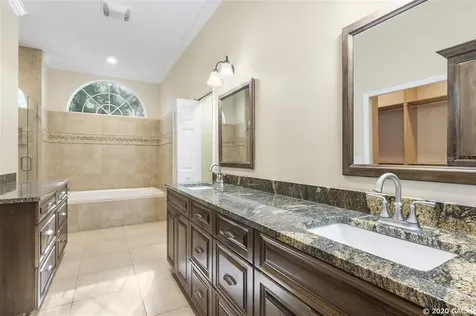 2820 NW 38th Drive Gainesville FL 32605