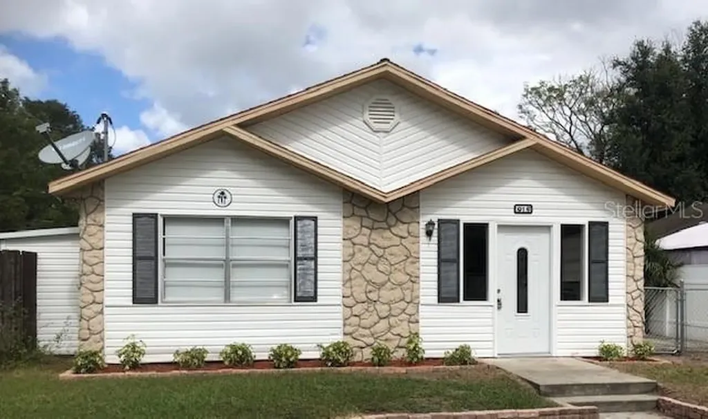 915 E Columbia Avenue Kissimmee FL 34744