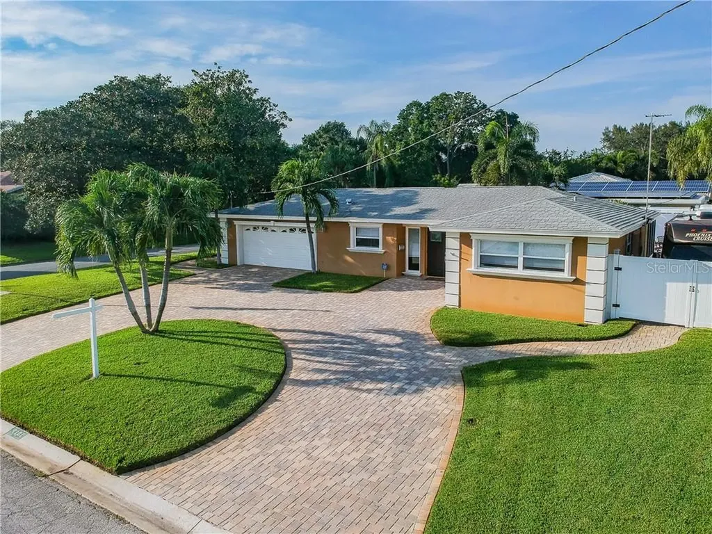 1101 44th Avenue NE St Petersburg FL 33703