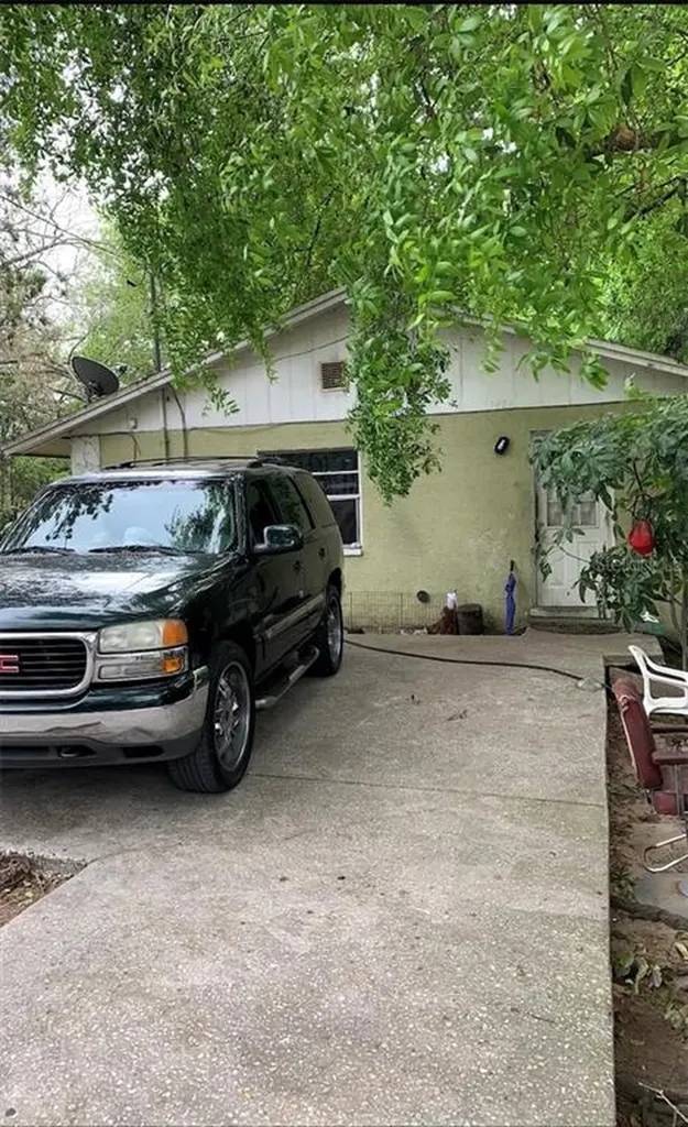 1421 E Seward Street Tampa FL 33604