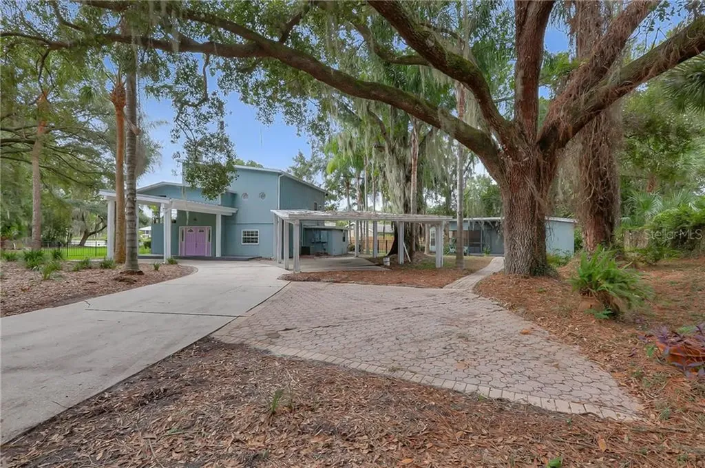 14013 Lake Magdalene Boulevard Tampa FL 33618