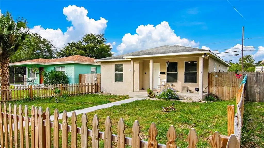 2851 Emerson Avenue S St Petersburg FL 33712