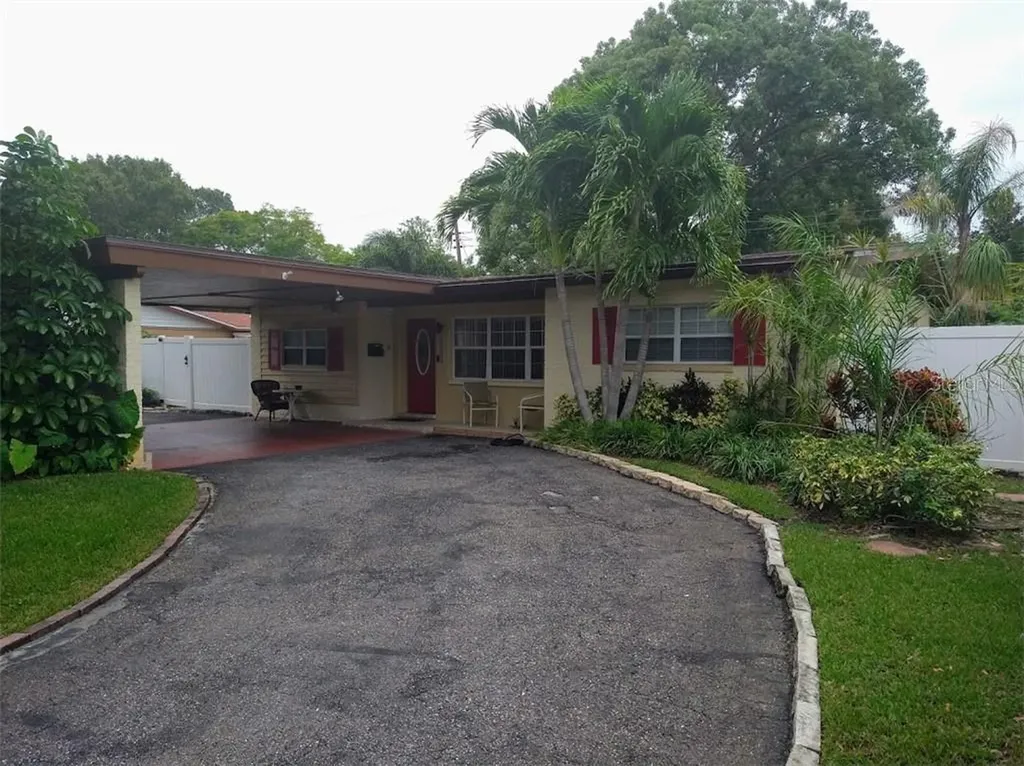 6009 17th Avenue N St Petersburg FL 33710