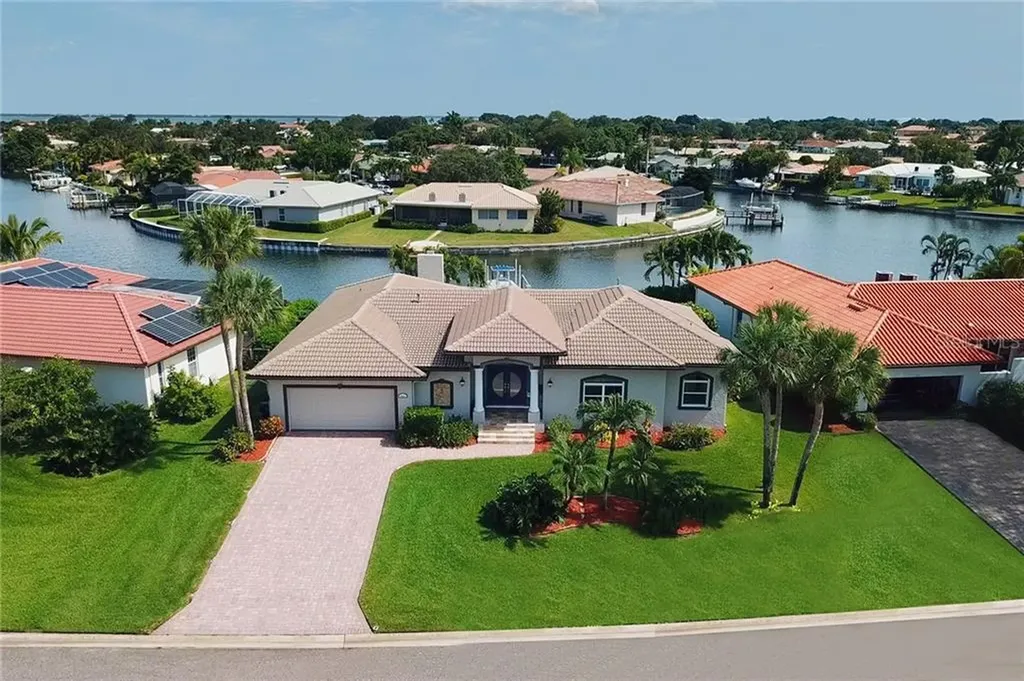 4927 Lansing Street NE St Petersburg FL 33703
