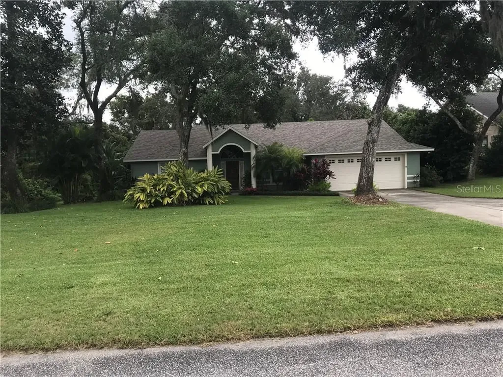 15940 J And J Drive Tavares FL 32778