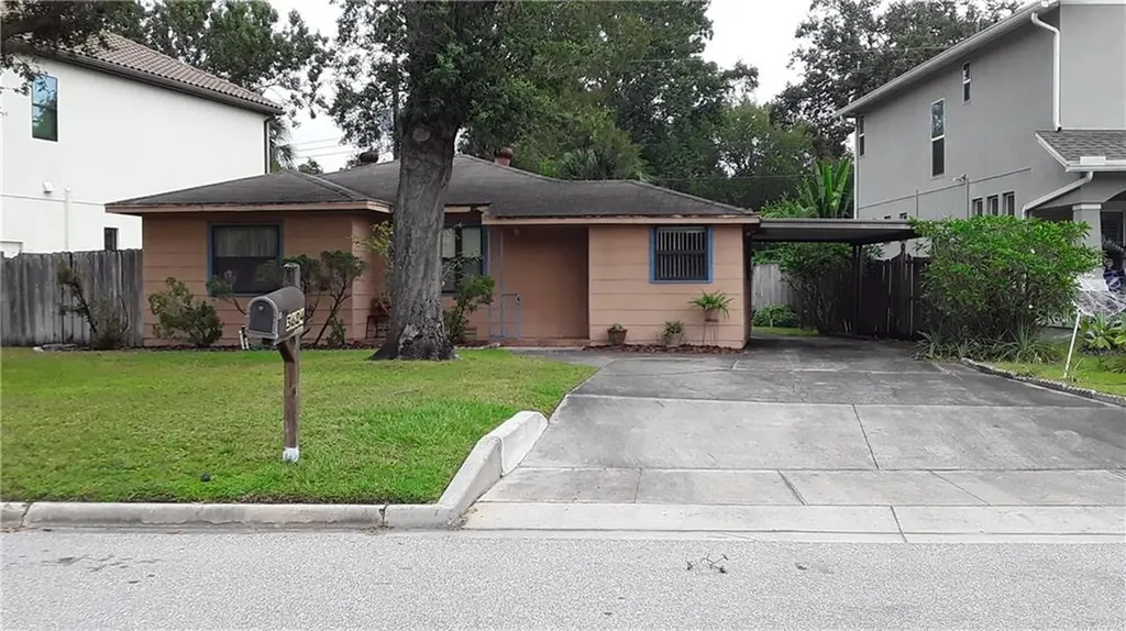 3624 W Royal Palm Circle Tampa FL 33629