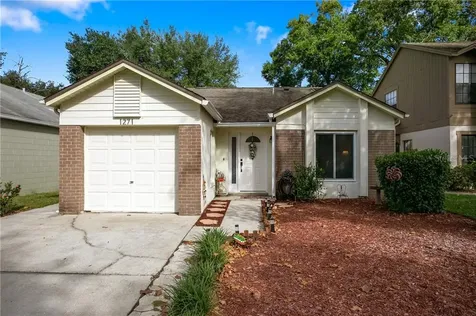 1271 Pin Oak Drive Apopka FL 32703