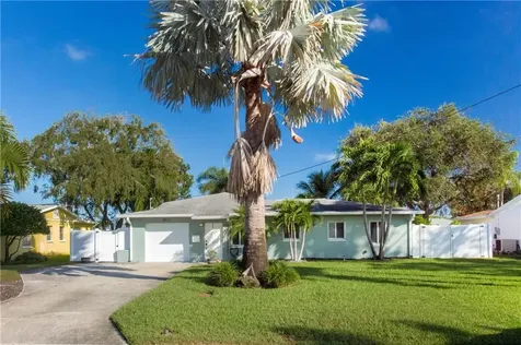 9511 Sun Isle Drive NE St Petersburg FL 33702