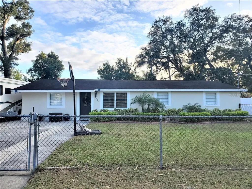 2606 W Crenshaw Street Tampa FL 33614
