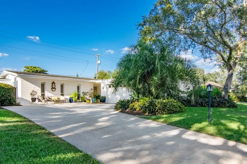3327 Valencia Road Tampa FL 33618