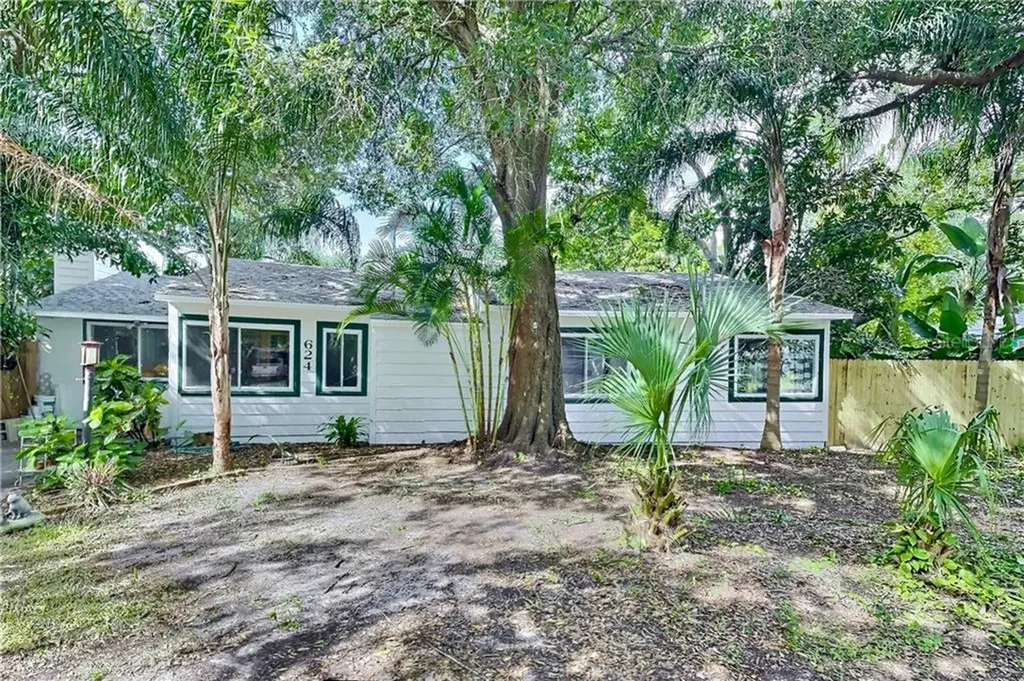 624 75th Street N St Petersburg FL 33710