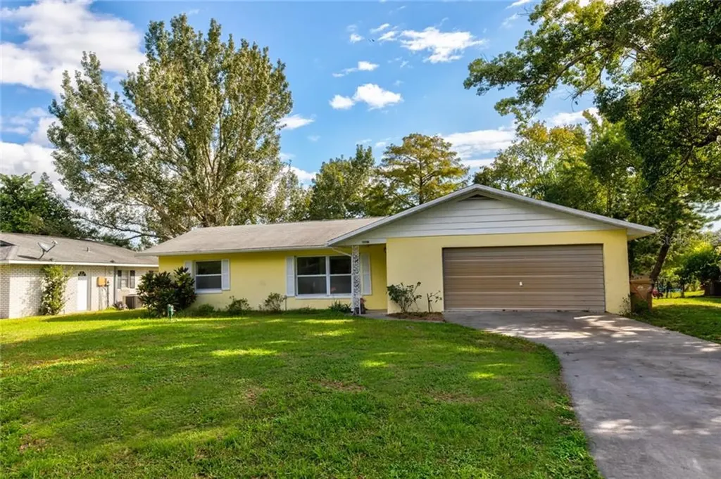 27736 Lois Drive Tavares FL 32778