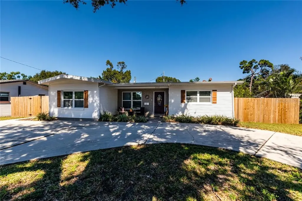 6153 39th Avenue N St Petersburg FL 33709