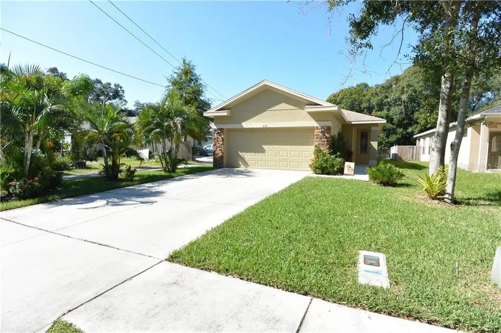 635 Pine Street Safety Harbor FL 34695