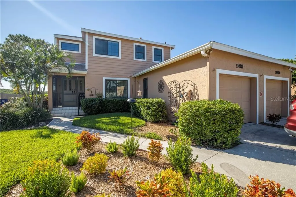 986 San Carlos Court NE St Petersburg FL 33702