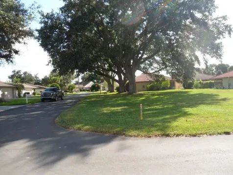 747 Canberra Road Winter Haven FL 33884